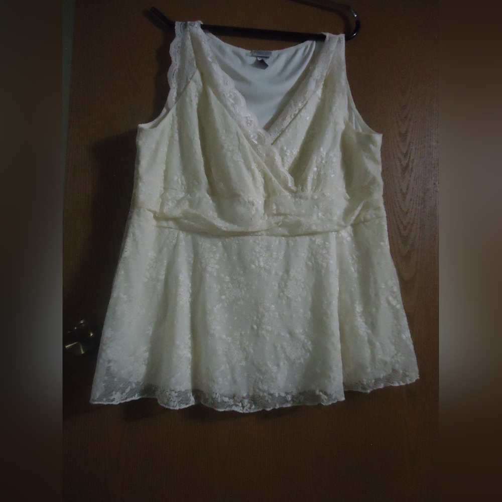 Fashion Bug size 26/28 cream lace tank top.